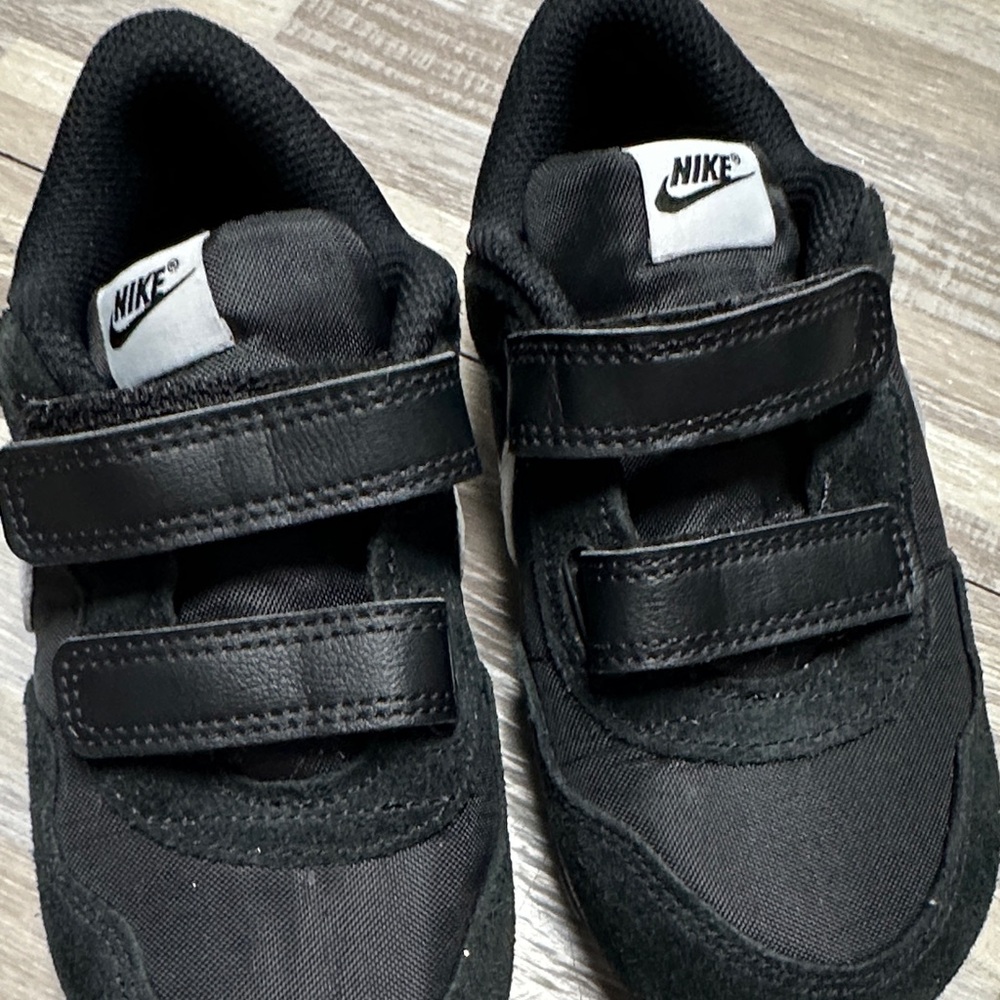 Kids Nike Black and White Velcro Sneakers - Picture 3 of 5